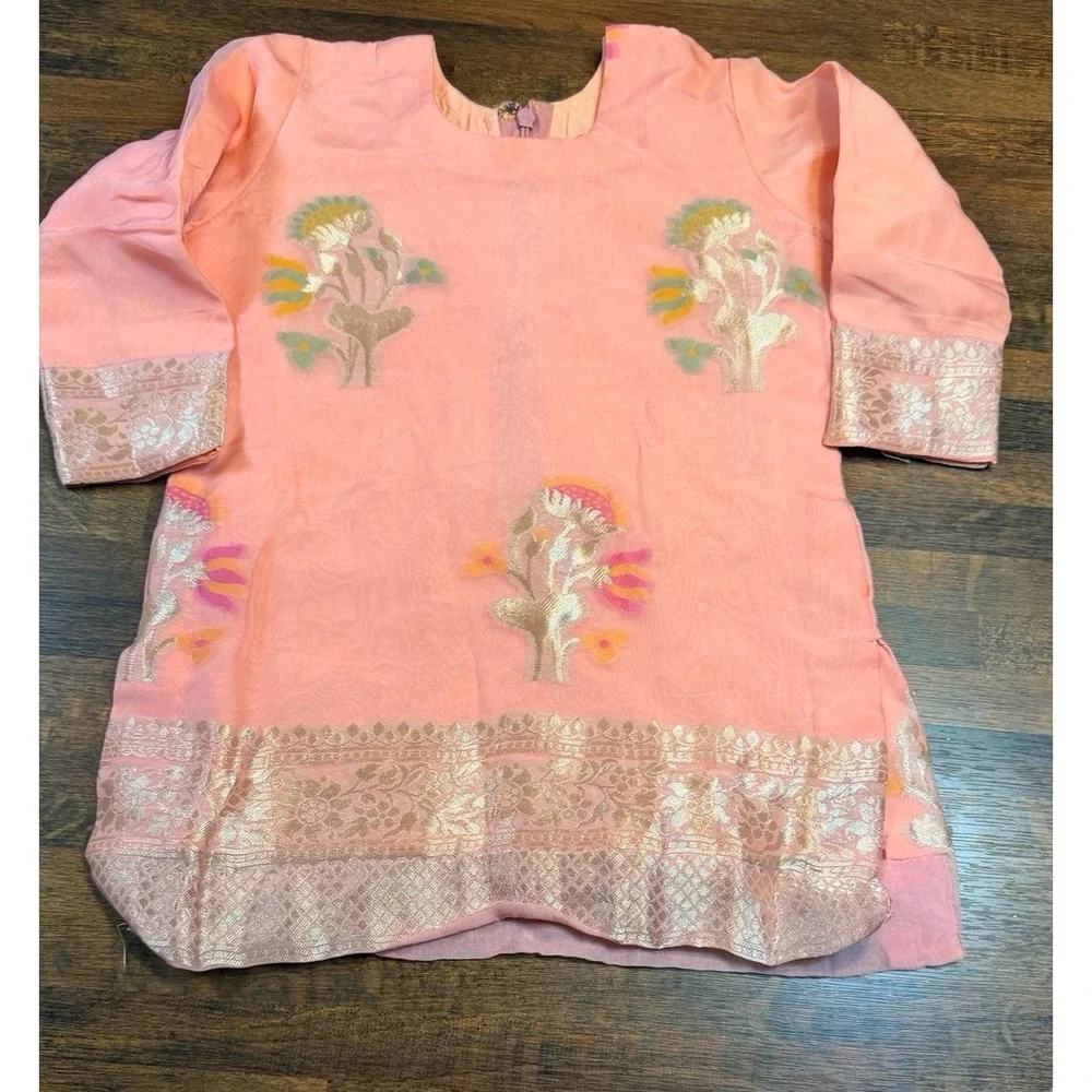 Festive kurta with metallic zari floral motif.  Size 12/18 months.